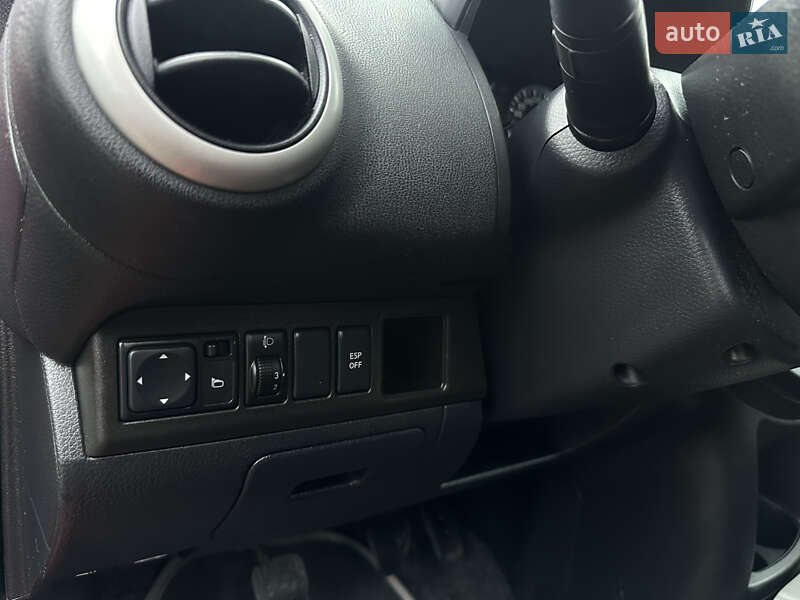 Хэтчбек Nissan Note 2010 в Виннице