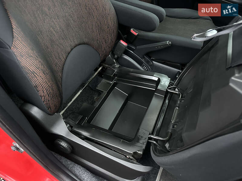 Хэтчбек Nissan Note 2010 в Виннице