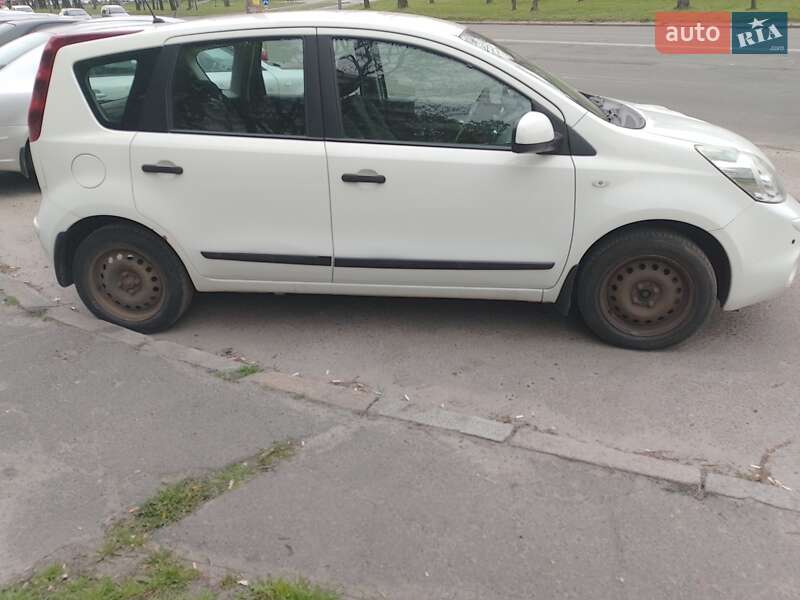 Хэтчбек Nissan Note 2013 в Киеве