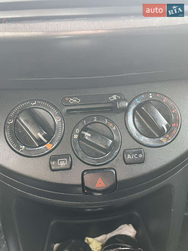 Хэтчбек Nissan Note 2006 в Кривом Роге фото 10 Хэтчбек Nissan Note 2006 в Кривом Роге