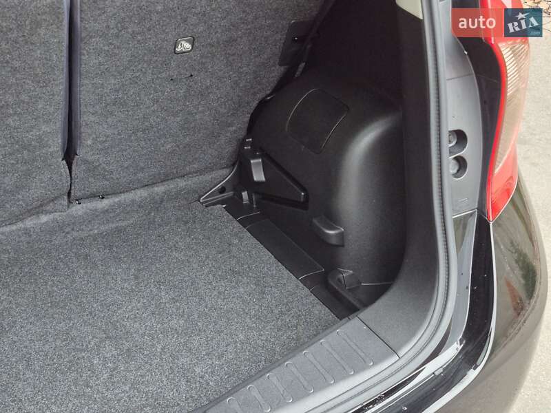 Хэтчбек Nissan Note 2015 в Одессе фото 45 Хэтчбек Nissan Note 2015 в Одессе