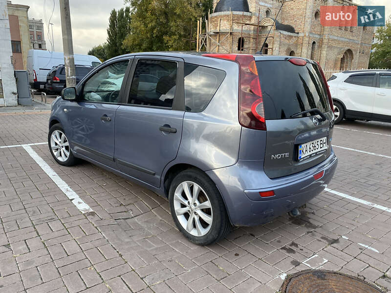 Хетчбек Nissan Note 2010 в Києві фото 3 Хетчбек Nissan Note 2010 в Києві