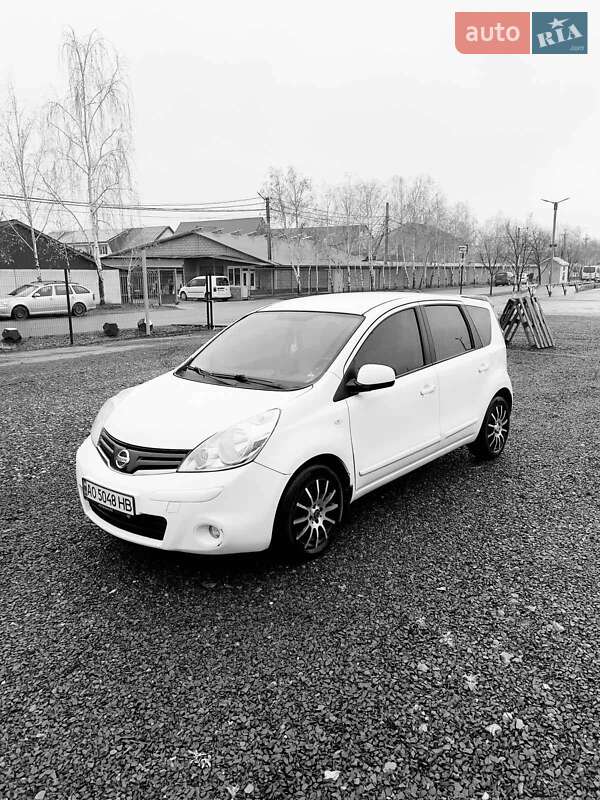 Хетчбек Nissan Note 2010 в Виноградові