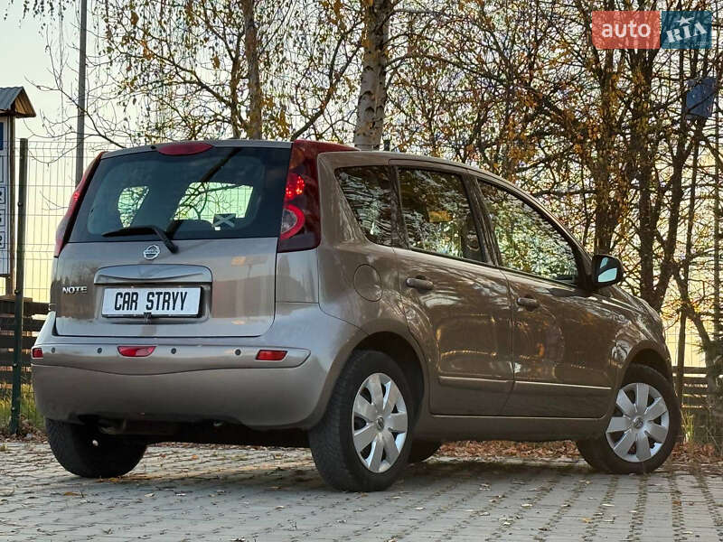 Хэтчбек Nissan Note 2011 в Стрые