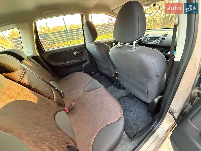 Хэтчбек Nissan Note 2011 в Стрые