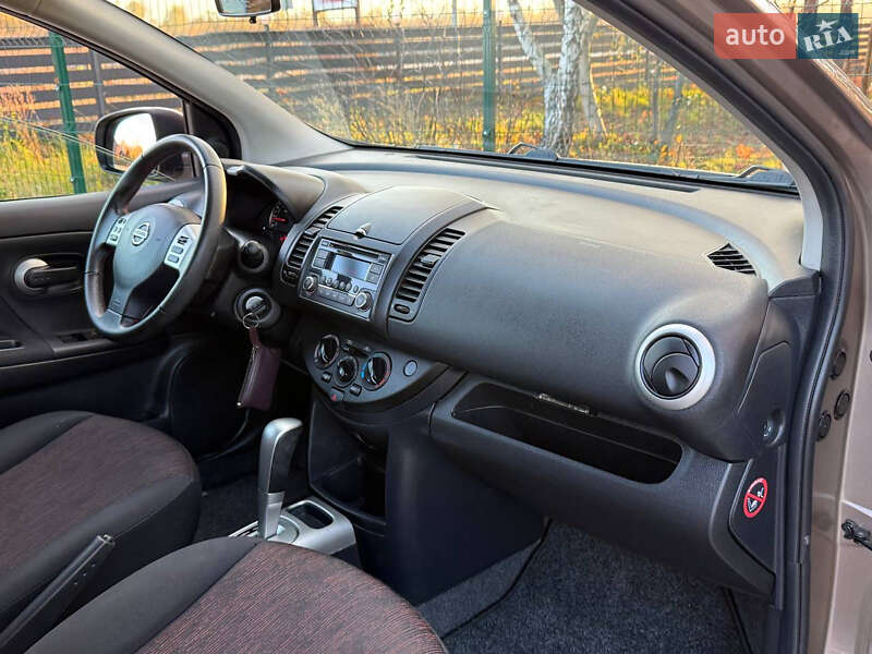 Хэтчбек Nissan Note 2011 в Стрые