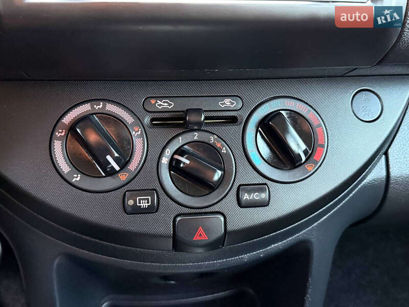 Хэтчбек Nissan Note 2011 в Стрые