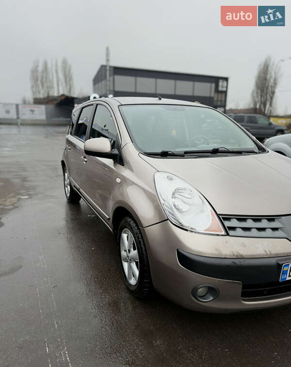 Хэтчбек Nissan Note 2006 в Киеве