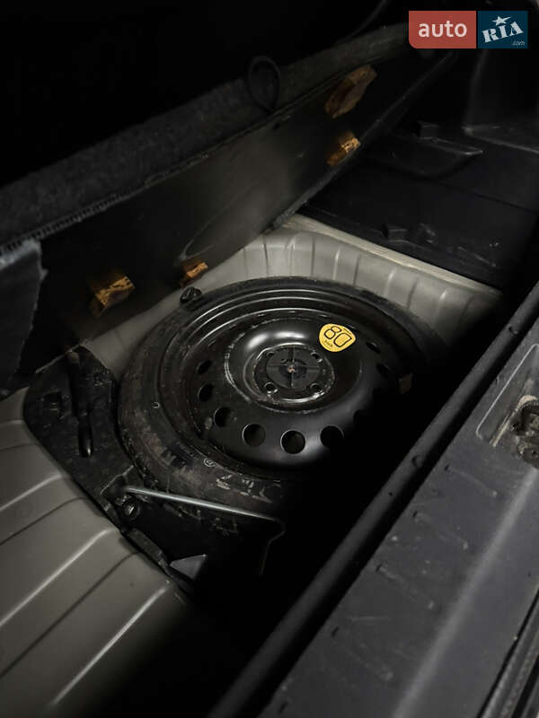 Хэтчбек Nissan Note 2006 в Киеве