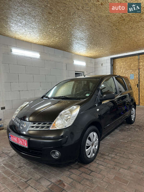 Хэтчбек Nissan Note 2008 в Хороле