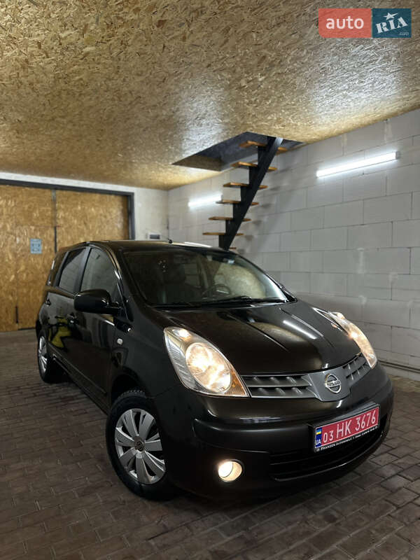 Хэтчбек Nissan Note 2008 в Хороле