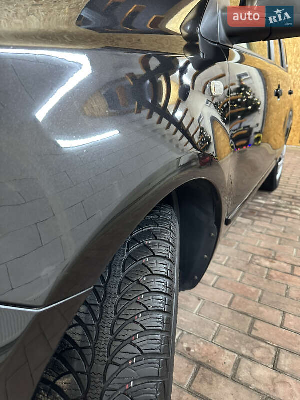 Хэтчбек Nissan Note 2008 в Хороле