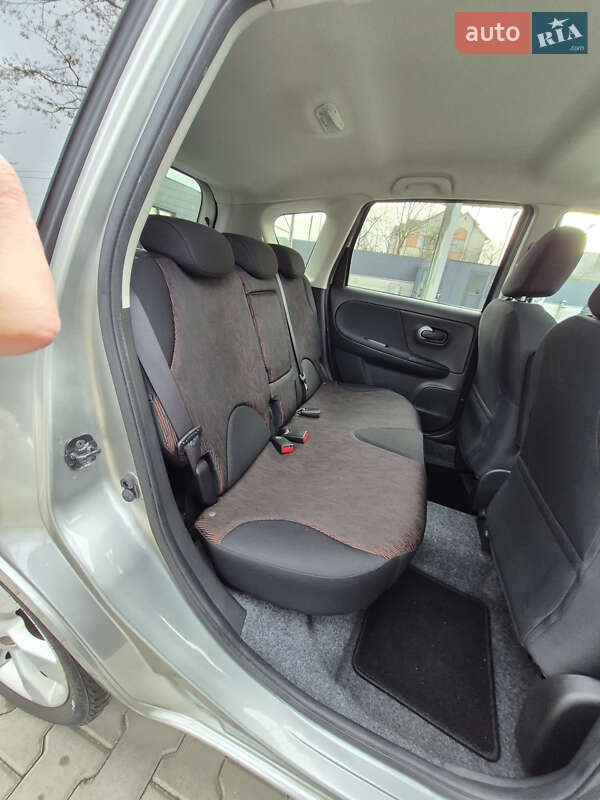 Хэтчбек Nissan Note 2010 в Луцке фото 19 Хэтчбек Nissan Note 2010 в Луцке