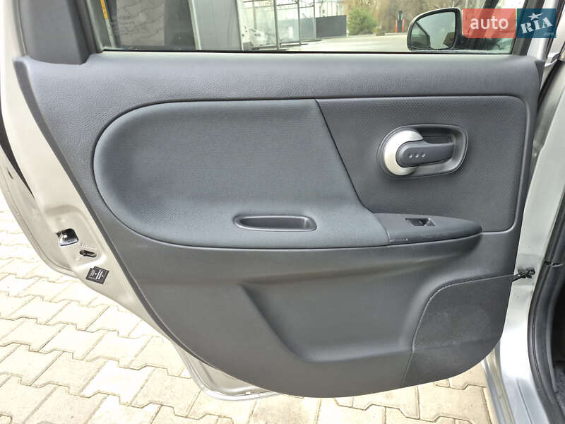 Хэтчбек Nissan Note 2010 в Луцке фото 25 Хэтчбек Nissan Note 2010 в Луцке