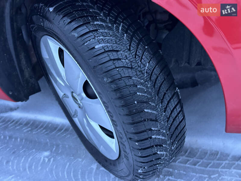 Хэтчбек Nissan Note 2010 в Виннице