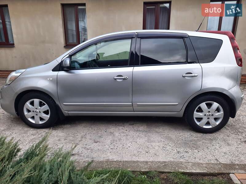 Хэтчбек Nissan Note 2013 в Новомосковске