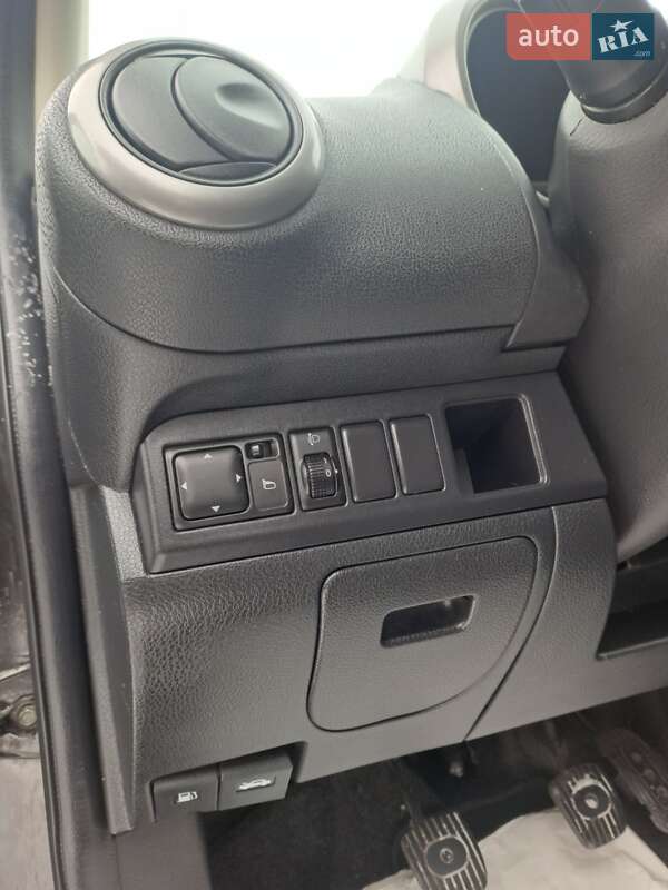 Хэтчбек Nissan Note 2006 в Славуте