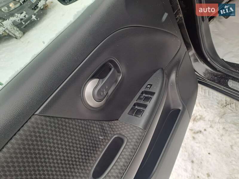 Хэтчбек Nissan Note 2006 в Славуте