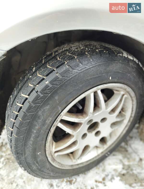 Хэтчбек Nissan Note 2006 в Лебедине