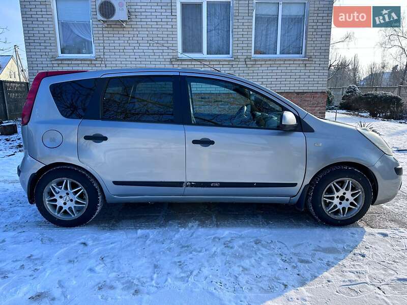 Хэтчбек Nissan Note 2006 в Лебедине