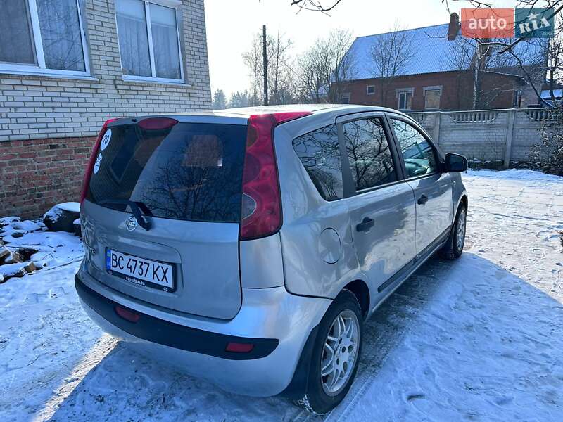 Хэтчбек Nissan Note 2006 в Лебедине