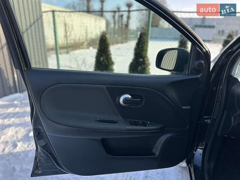 Хэтчбек Nissan Note 2009 в Виннице