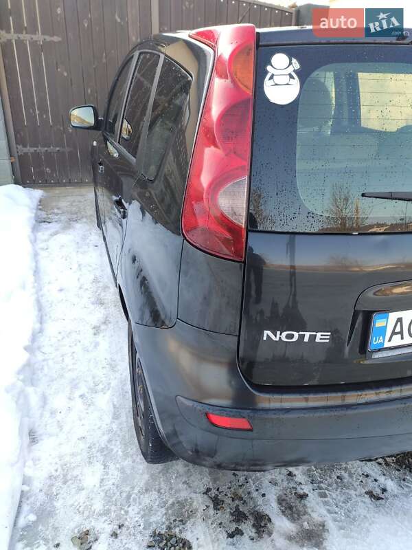Хэтчбек Nissan Note 2006 в Виноградове