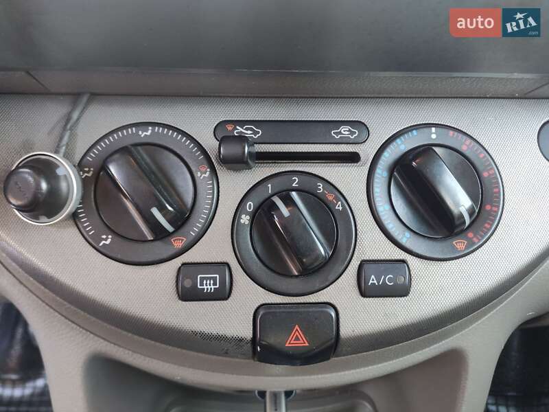 Хэтчбек Nissan Note 2006 в Виноградове