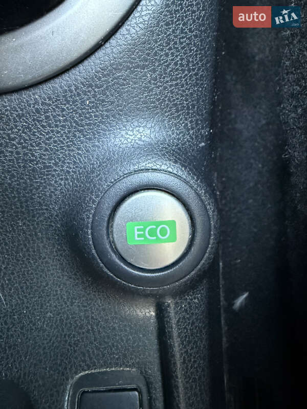 Хэтчбек Nissan Note 2013 в Луцке