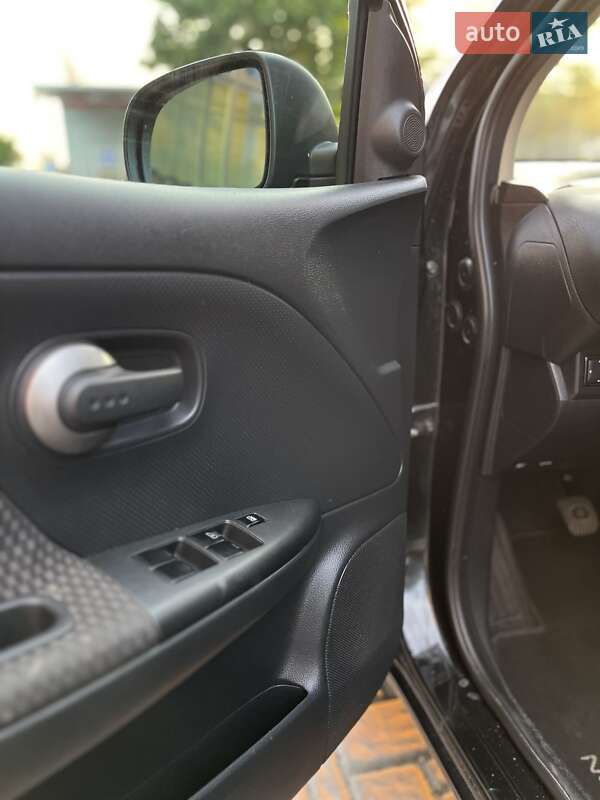 Хэтчбек Nissan Note 2006 в Киеве