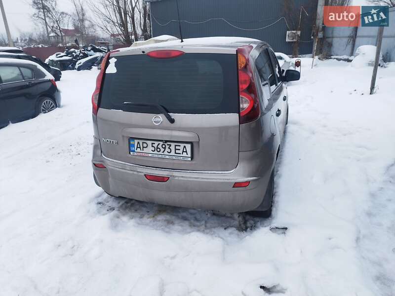 2011 Nissan Note, VIN SJNFCAE11U2147041:plate — фото 1 (autoria)