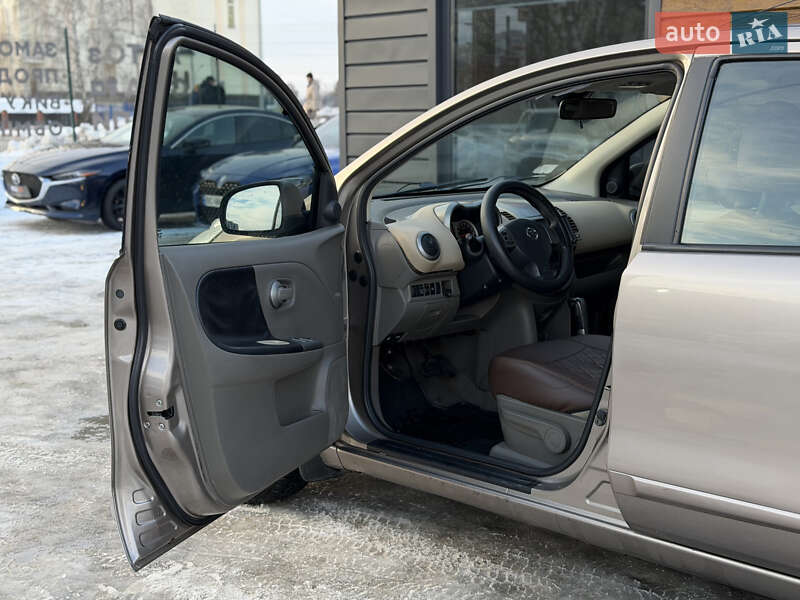 Хетчбек Nissan Note 2006 в Шептицькому