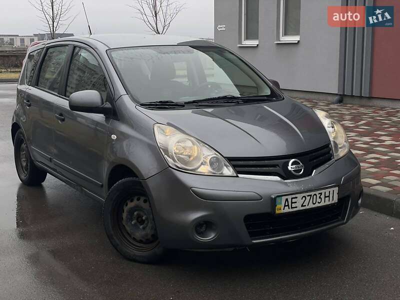 2013 Nissan Note, VIN SJNFAAE11U2210413:plate — фото 1 (autoria)
