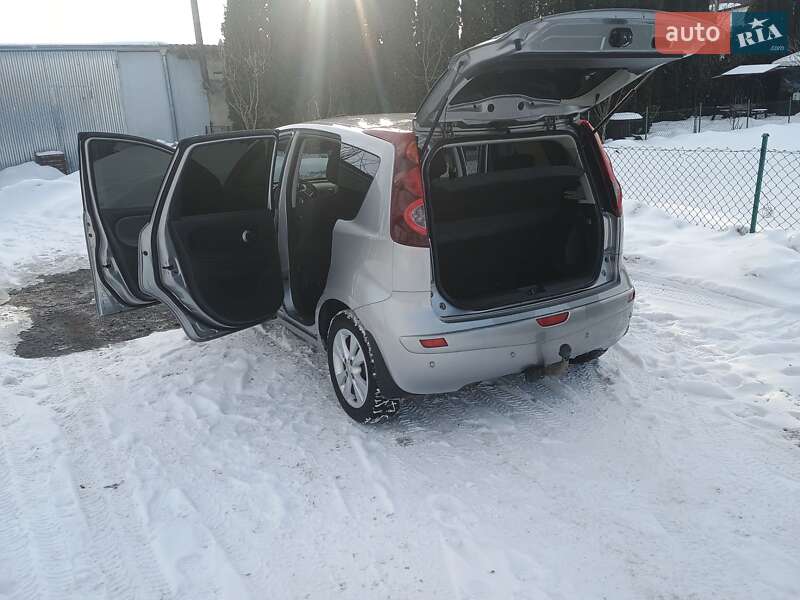 Хэтчбек Nissan Note 2010 в Тернополе