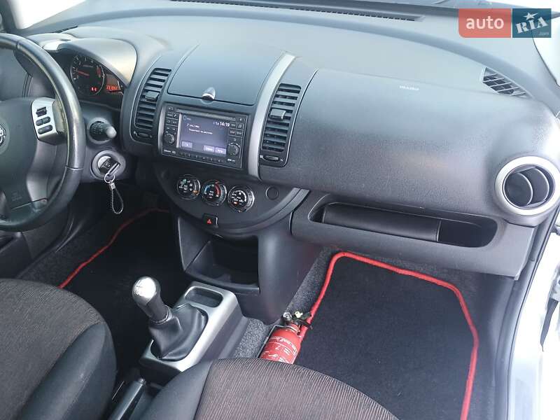 Хэтчбек Nissan Note 2010 в Тернополе