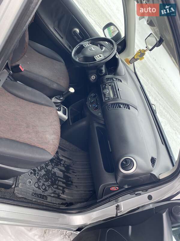 Хетчбек Nissan Note 2009 в Рокитному