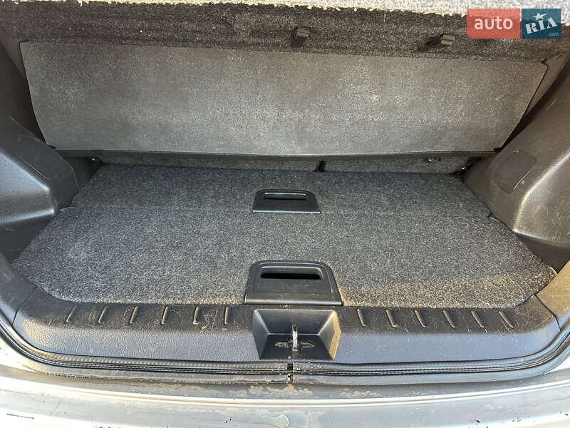 Хетчбек Nissan Note 2006 в Дрогобичі