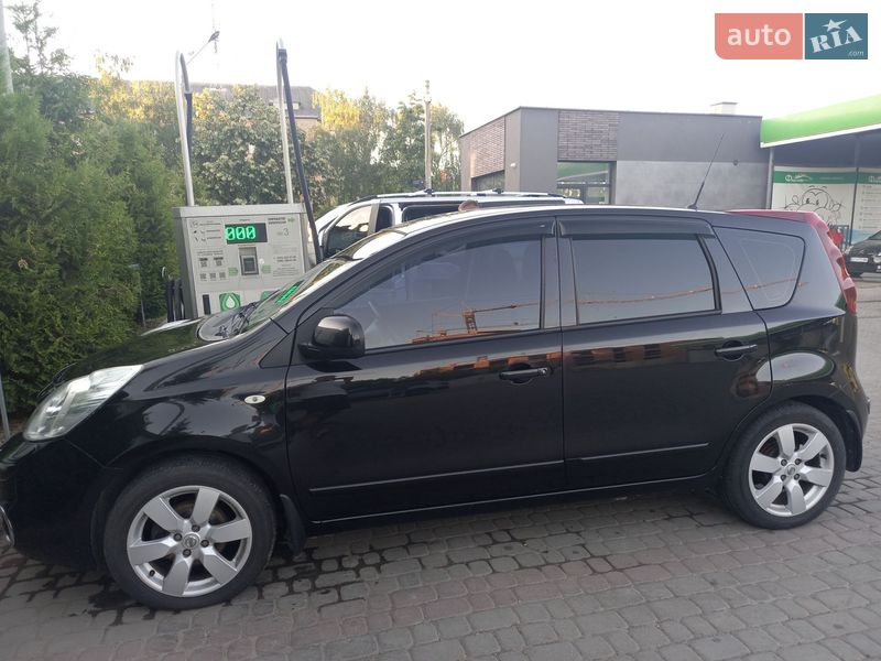 Хэтчбек Nissan Note 2013 в Ивано-Франковске