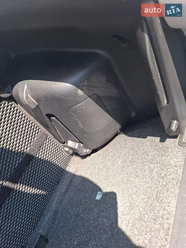 Хетчбек Nissan Note 2013 в Івано-Франківську