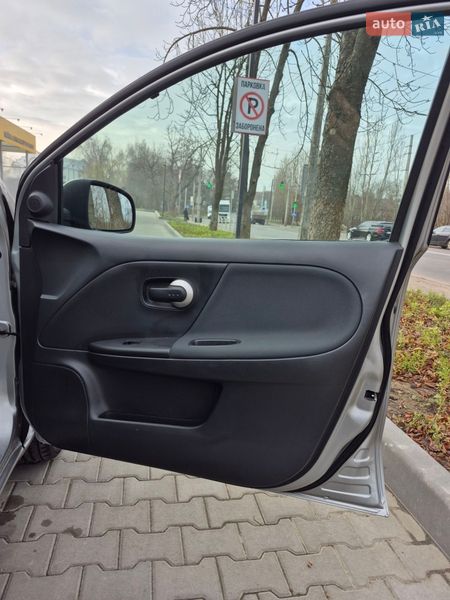 Хэтчбек Nissan Note 2010 в Луцке