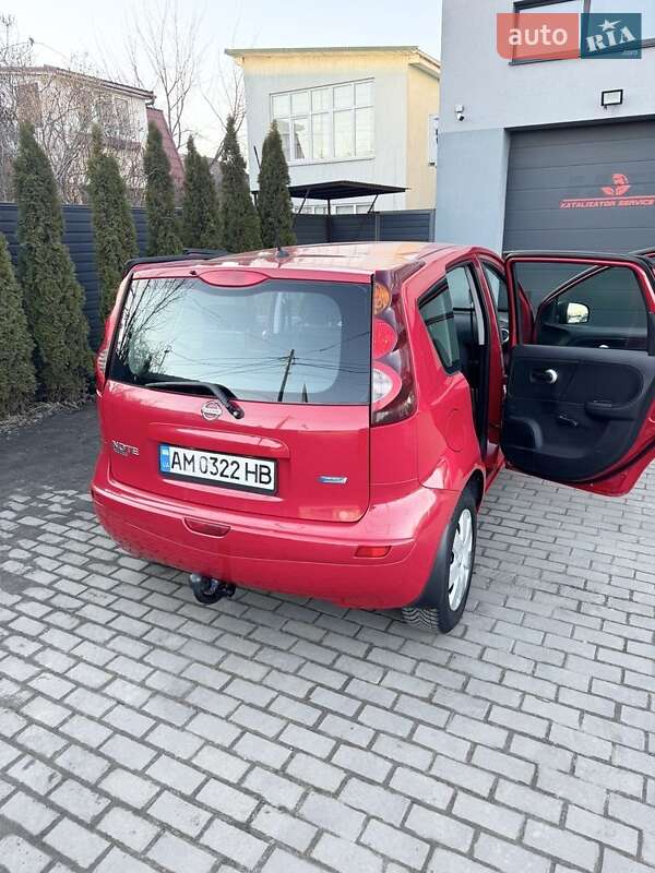 Хэтчбек Nissan Note 2009 в Киеве