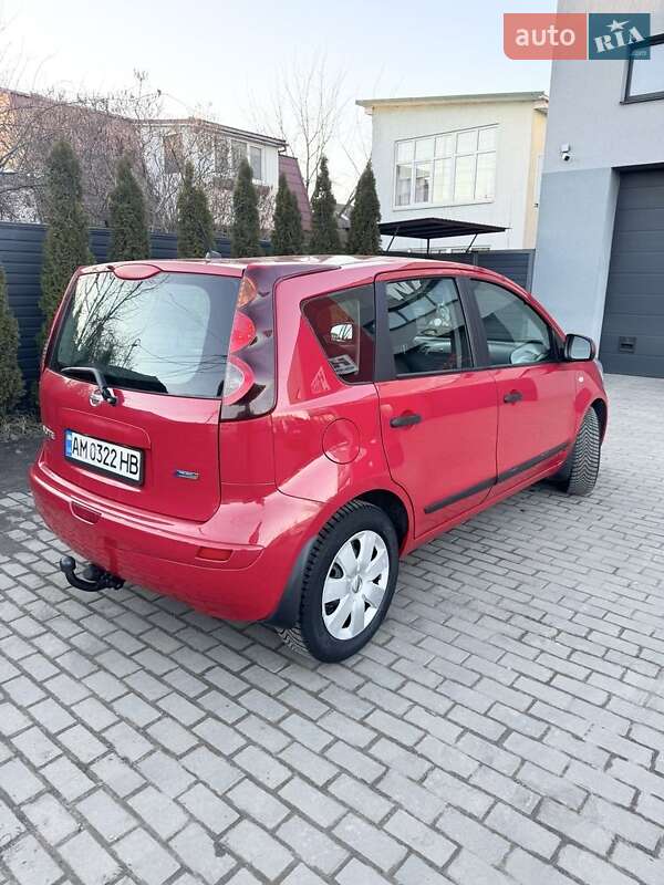 Хэтчбек Nissan Note 2009 в Киеве