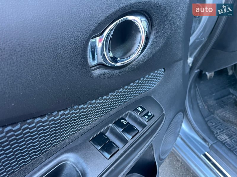 Хэтчбек Nissan Note 2013 в Чернигове