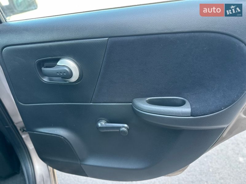 Хэтчбек Nissan Note 2009 в Виннице фото 18 Хэтчбек Nissan Note 2009 в Виннице