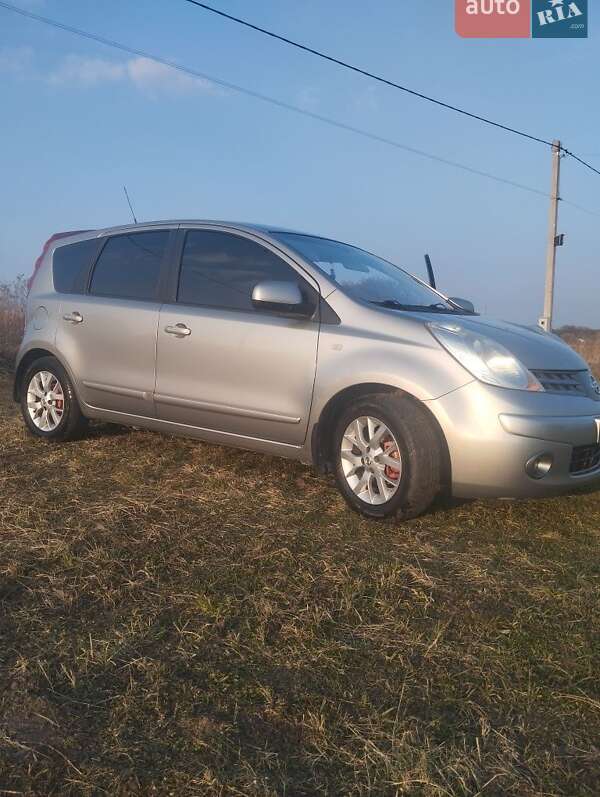 Хэтчбек Nissan Note 2008 в Львове