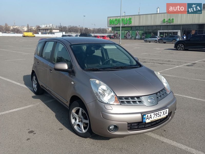 2008 Nissan Note, VIN SJNFCAE11U1293359:plate — photo 1 (autoria)