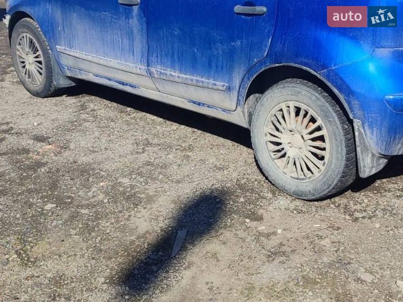 Хетчбек Nissan Note 2006 в Чернівцях