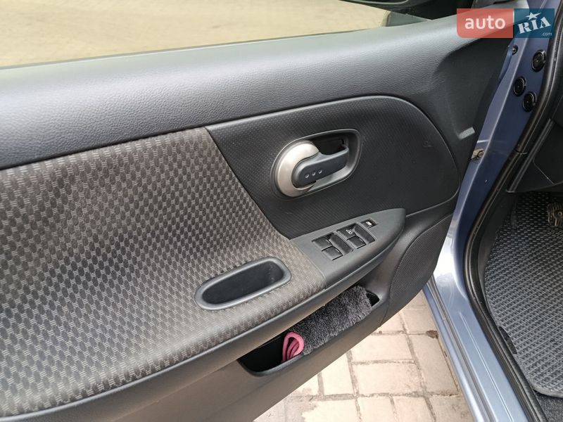 Хетчбек Nissan Note 2009 в Прилуках фото 13 Хетчбек Nissan Note 2009 в Прилуках