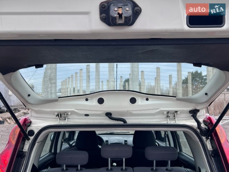 Хетчбек Nissan Note 2012 в Святопетрівське