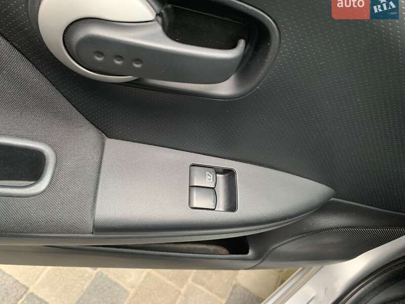 2011 Nissan Note, VIN SJNFAAE11U2144564:plate — фото 1 (autoria)